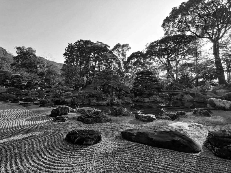 paysage relax noir et blanc - relaxation yogique angers